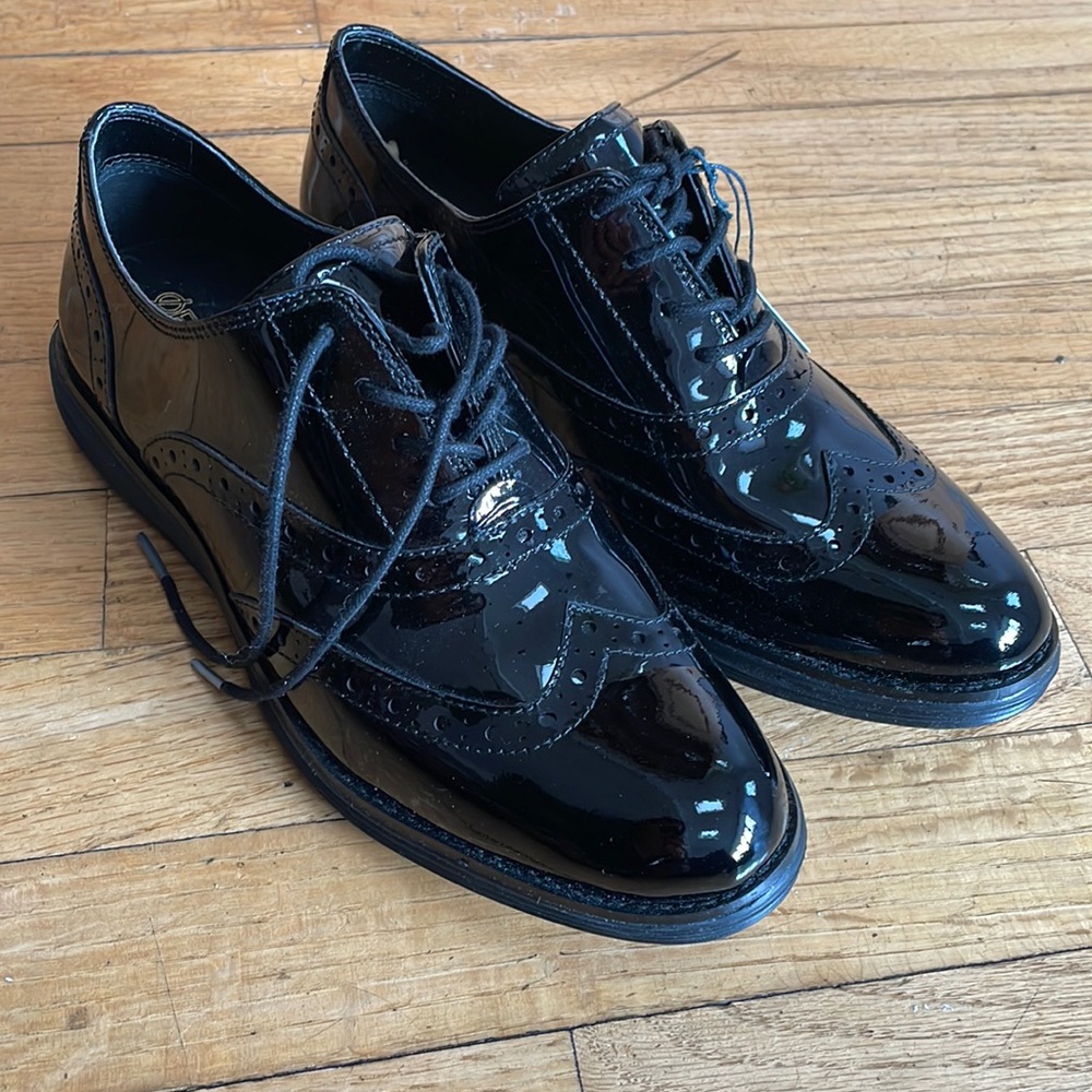 Black patent leather Oxford Colehaan shoes